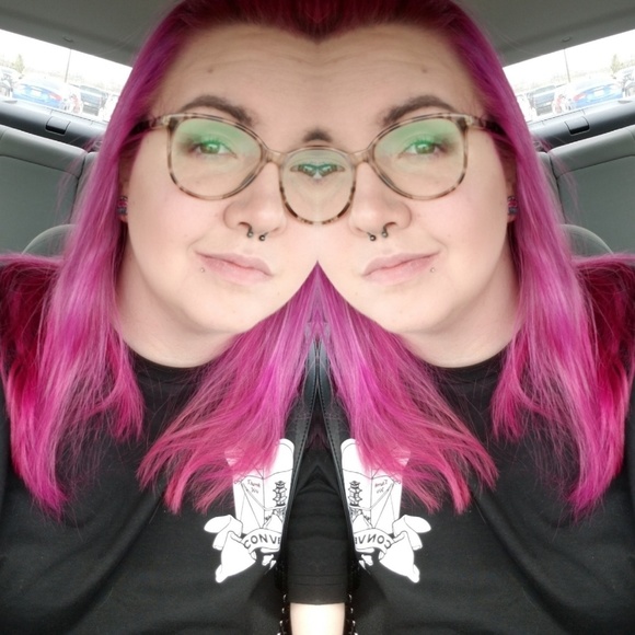 Profile Picture of Megan Roseman (@savingmeg) on Poshmark