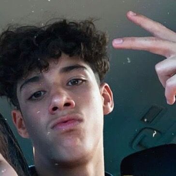 Profile Picture of roberto!!! (@robertfield_) on Tiktok