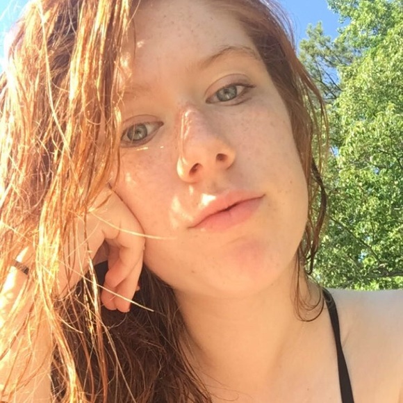 Profile Picture of Grace Henshall (@grace_515) on Poshmark