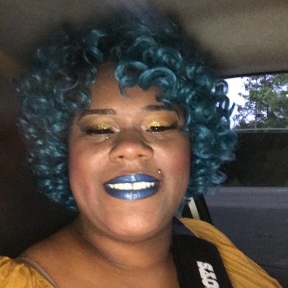 Profile Picture of Kellisha Caldwell (@charmpop1982) on Poshmark