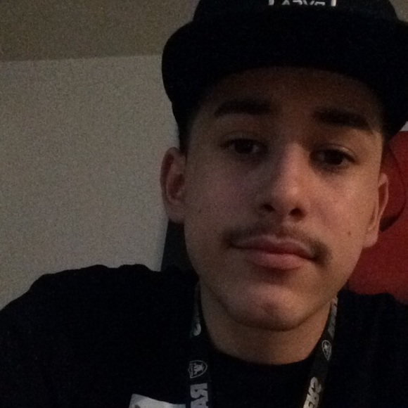 Profile Picture of Cesar Pinedo (@yungsimmie) on Poshmark