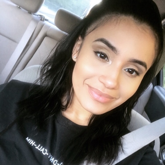 Profile Picture of Crystal Trinidad (@ctrinidad1031) on Poshmark