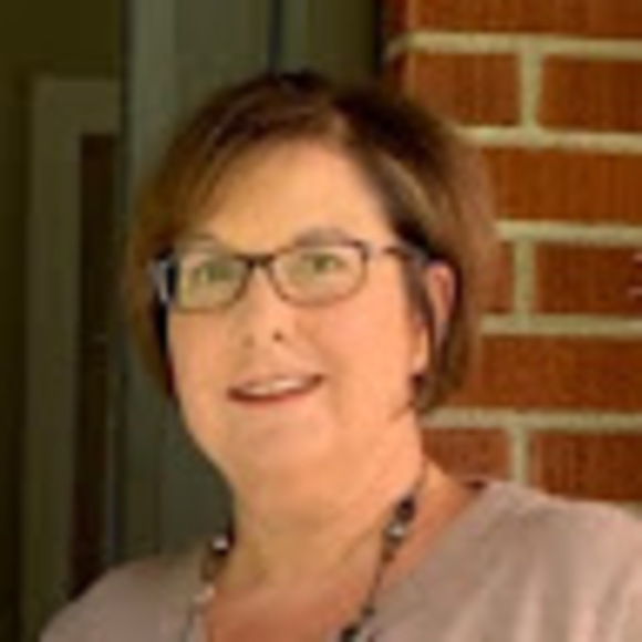 Profile Picture of Lori Stachnik (@lstat913) on Poshmark