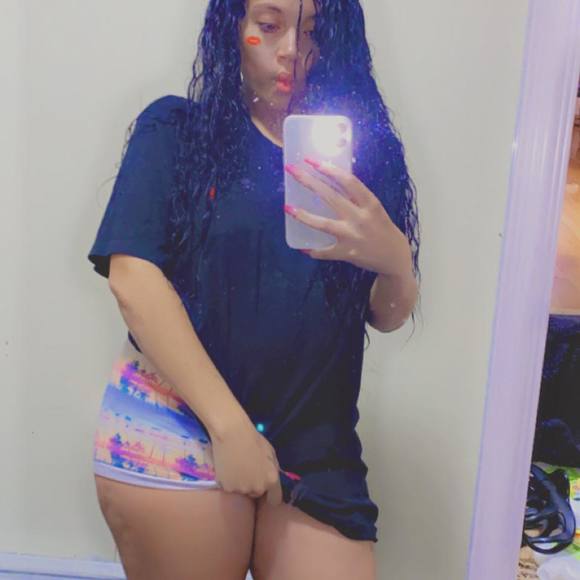 Profile Picture of Aimee Mason (@aimee2416) on Poshmark