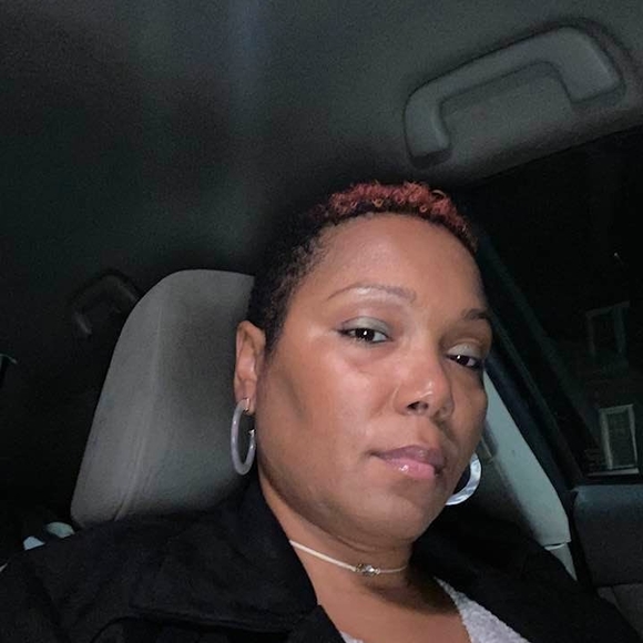Profile Picture of Avril Thomas (@athomas3421) on Poshmark