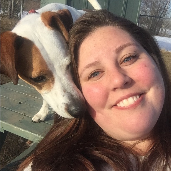 Profile Picture of Melanie Floyd (@melllll582) on Poshmark