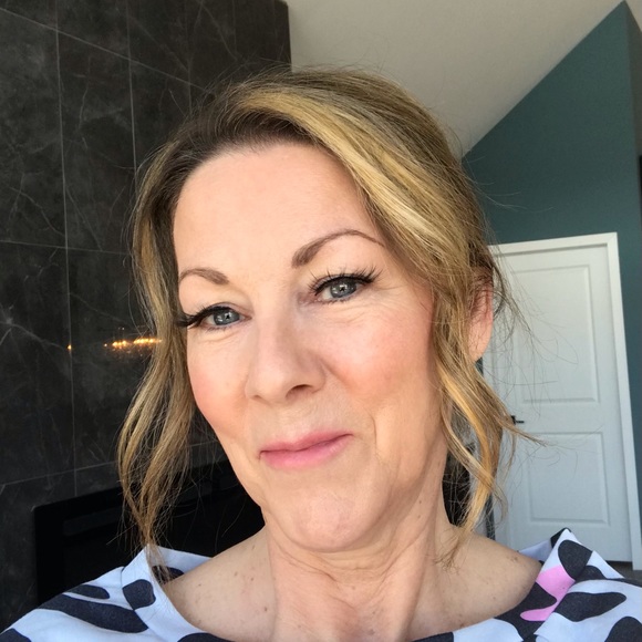 Profile Picture of Colette Delfrate (@colettedelfrate) on Poshmark