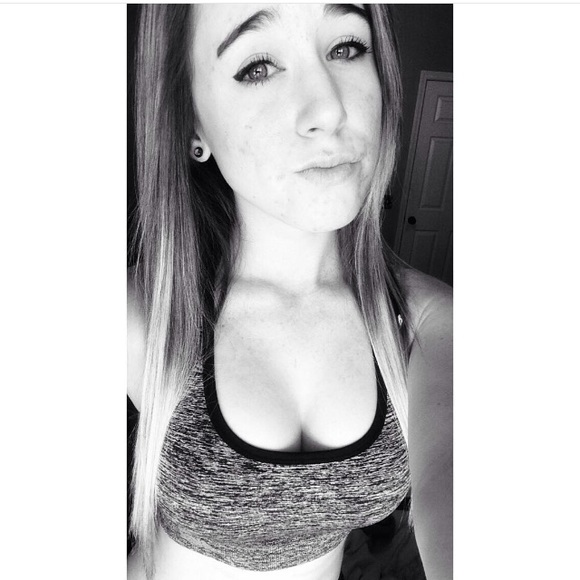 Profile Picture of Jasmine Lloyd (@jaaaymichelle) on Poshmark