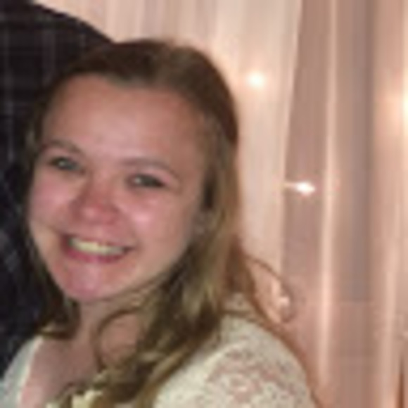 Profile Picture of Miranda Weber (@mlweber31) on Poshmark