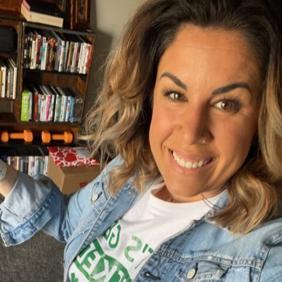 Profile Picture of Chelsea McDermott (@ChelsMarieEtta) on Twitter