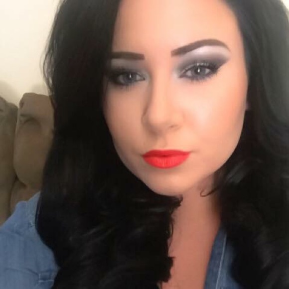 Profile Picture of Amanda Rader (@arader26) on Poshmark