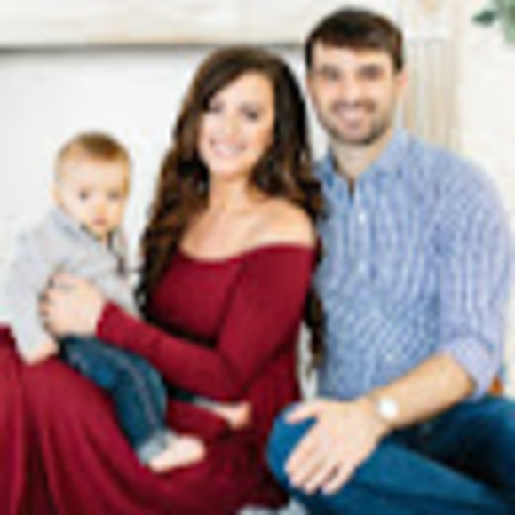 Profile Picture of Ashley Eyles (@ashseyles) on Poshmark