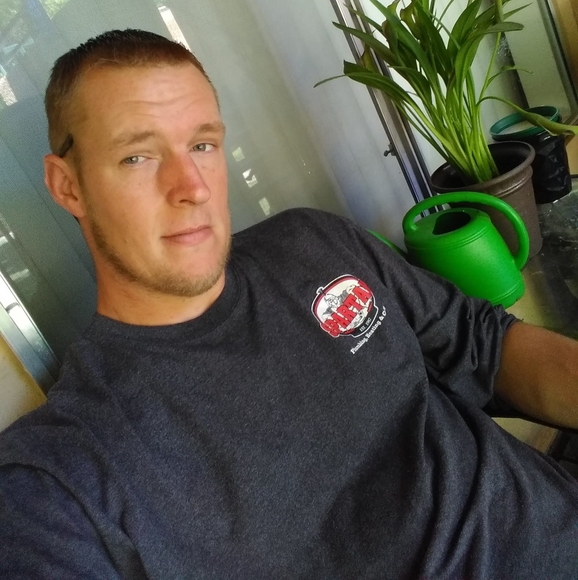 Profile Picture of Tommy Oravetz (@ora910tom) on Poshmark