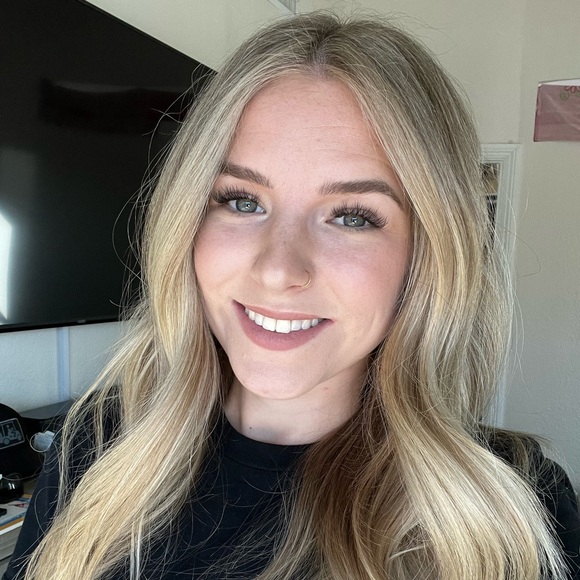Profile Picture of Paige Prokopow (@paigeprokopow) on Poshmark
