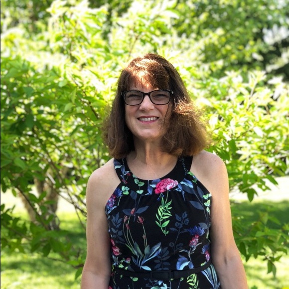 Profile Picture of Susan Blander (@suebthrifts) on Poshmark