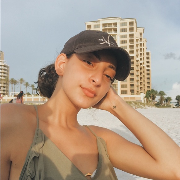 Profile Picture of Mehraeil Abdelmalak (@mehraeil) on Poshmark