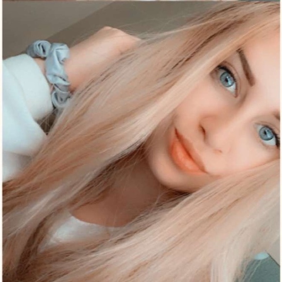 Adreanna Mathis - Poshmark Profile Picture of Adreanna Mathis (@adreanna_mariee) on Poshmark