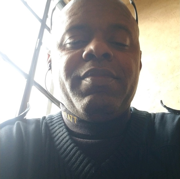 Profile Picture of Ezra Glasgow (@docglasgow) on Poshmark