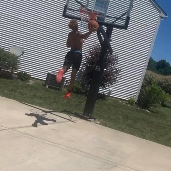 Profile Picture of Jordan Vaughns (@jordanvaughns) on Poshmark