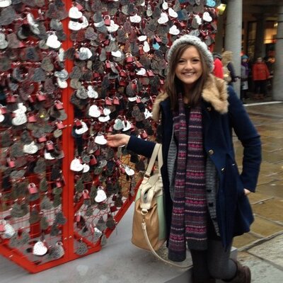 Profile Picture of Lisa Dobbin (@smallchik) on Twitter