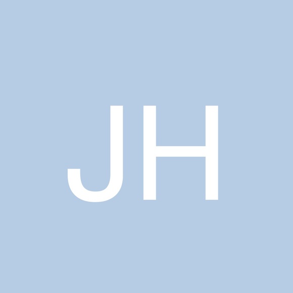 Profile Picture of Julia Hebert (@juliahebert579) on Poshmark