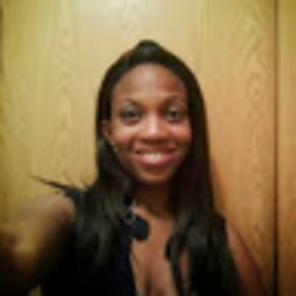 Profile Picture of Shola Nabors (@missgapeach8319) on Poshmark