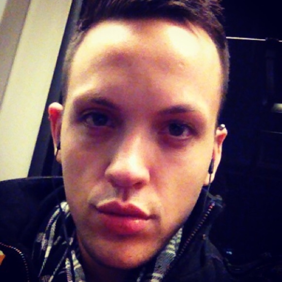 Profile Picture of Richard Lee (@r_w_leeso) on Poshmark