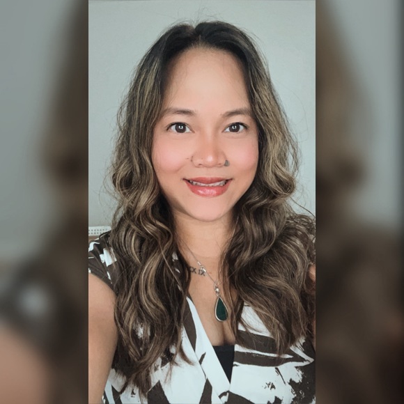 Profile Picture of Febriani Rivera (@fefe110) on Poshmark