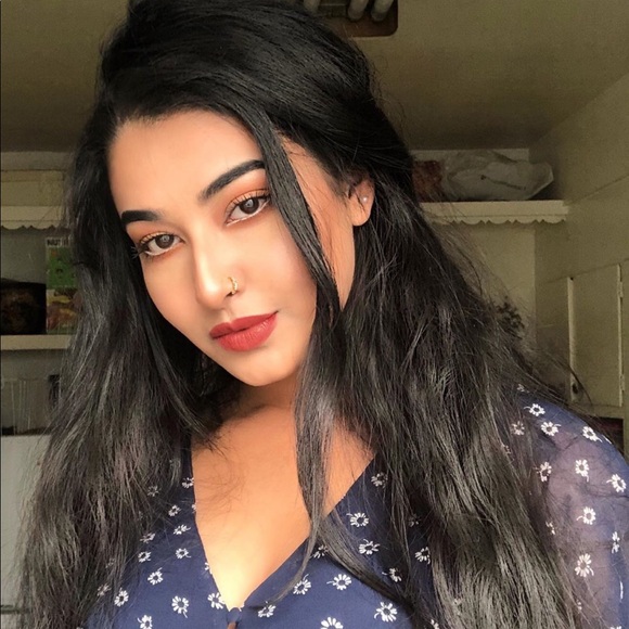 Profile Picture of Afsara Tasnim (@lyxopk) on Poshmark