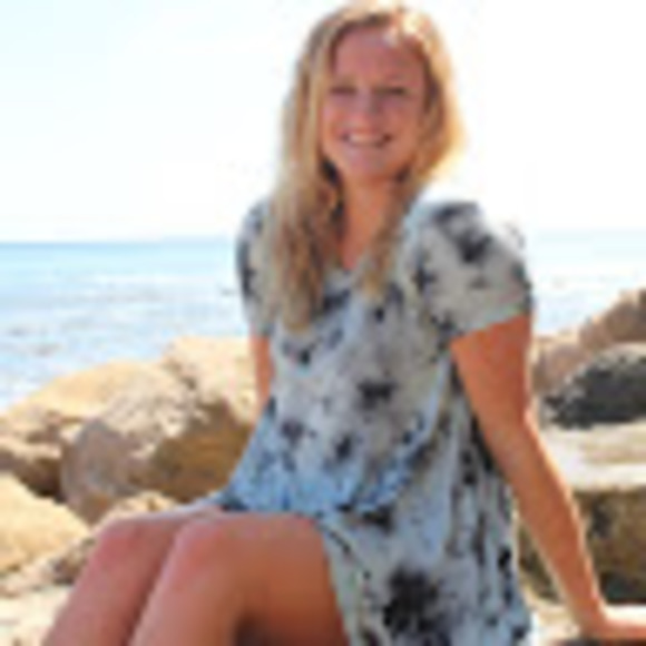 Profile Picture of Lezly Plahn (@lezly3plahn) on Poshmark