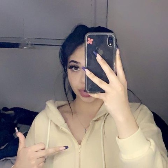 Profile Picture of Josephina Degroot (@degrootse) on Poshmark