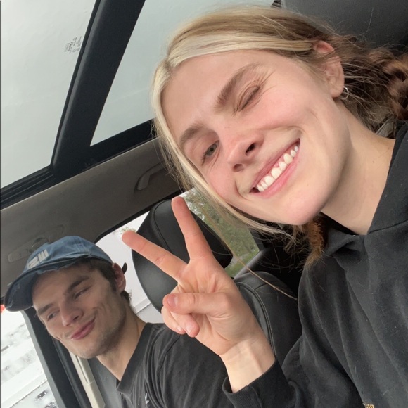 Profile Picture of Kelly Komotos (@goldbloomzoom) on Poshmark