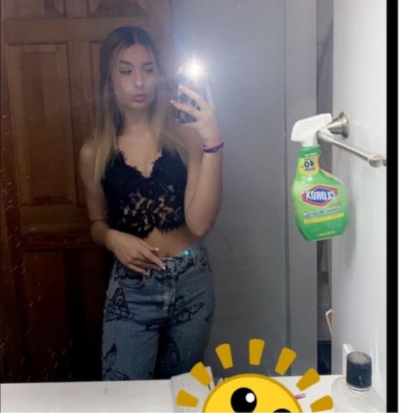 Profile Picture of Chloe Driver (@chloe_driver) on Poshmark