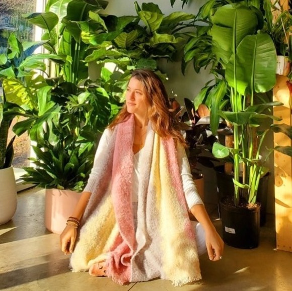 Profile Picture of Olivia Yohai (@yoliv) on Poshmark