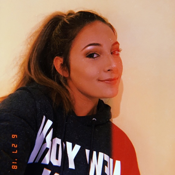 Profile Picture of Jenna Richman (@jennarichman) on Poshmark