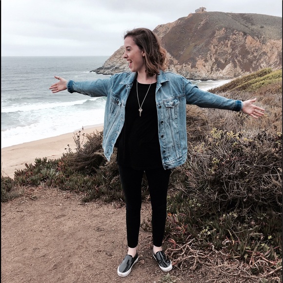 Profile Picture of Mariah Santiago (@mariahsantiago) on Poshmark