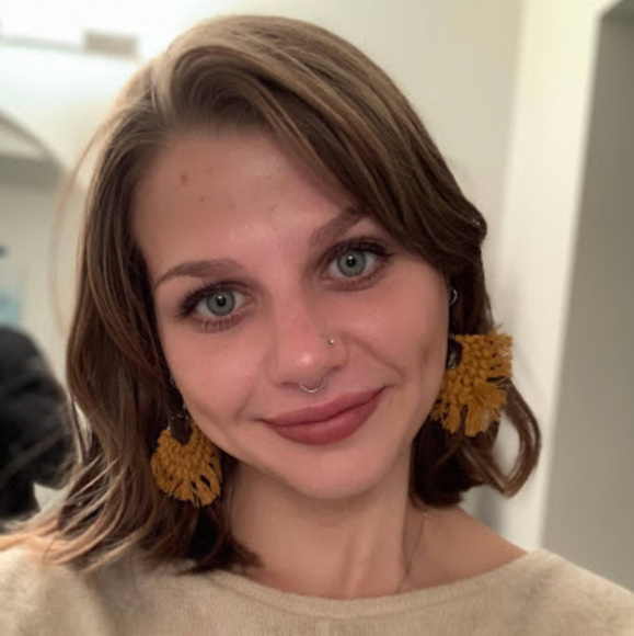Profile Picture of Morrigan Double (@morrigandouble) on Poshmark