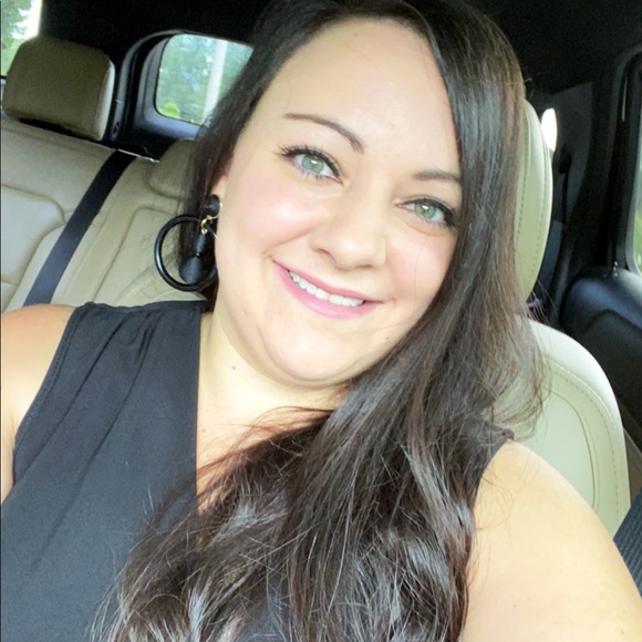 Profile Picture of Ashley Franciscus (@lcc_closet_inc) on Poshmark