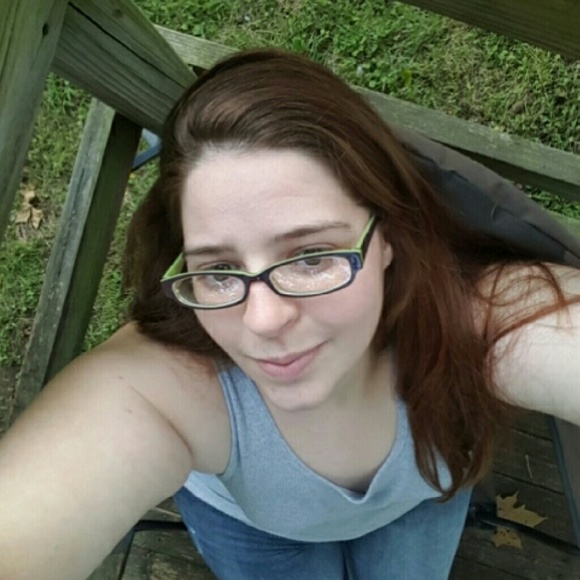 Profile Picture of Jessica West (@jessicamwest28) on Poshmark