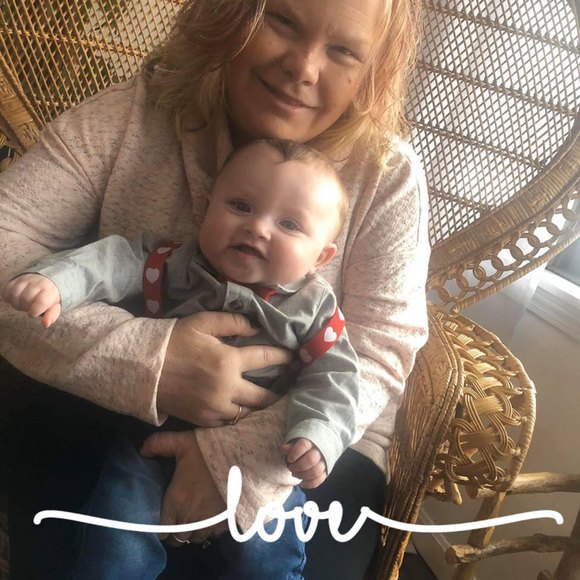 Profile Picture of Amy Blash (@amyblash) on Poshmark