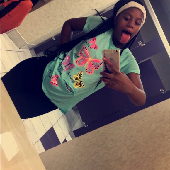 Profile Picture of Laay Wares (@lasydollas) on Poshmark