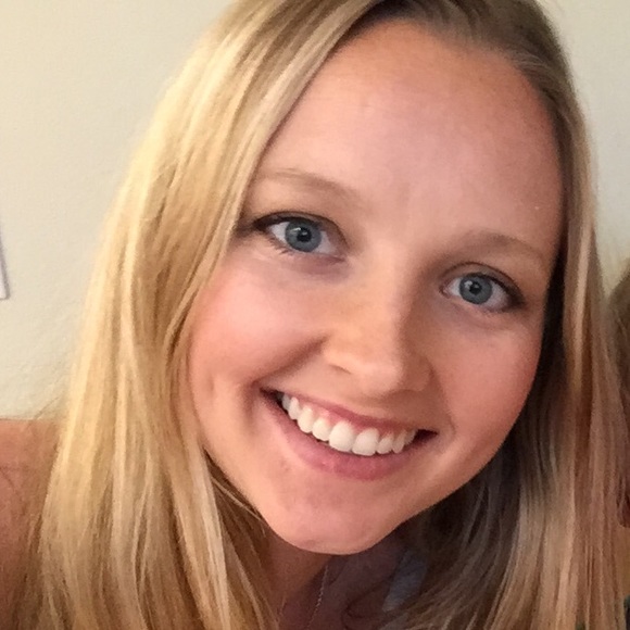 Profile Picture of Amelia Gibbs (@agibbs68) on Poshmark