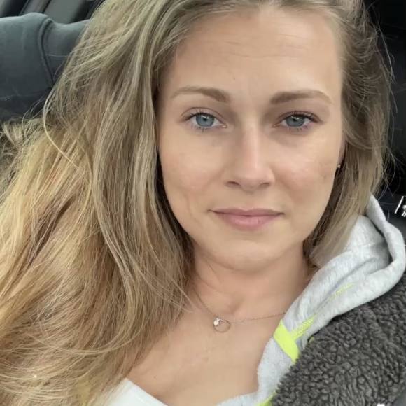 Profile Picture of Jessica Gschwind (@pebbles8907) on Poshmark