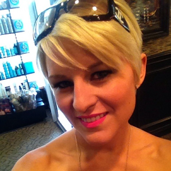 Profile Picture of Jolene Mikoch (@jolenemikoch) on Poshmark