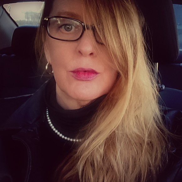 Profile Picture of Rosemary Norman (@fengshuibabe) on Poshmark