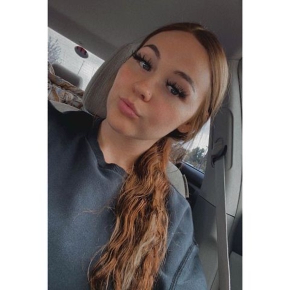 Profile Picture of Mazie Giffey (@maziegiffey) on Poshmark