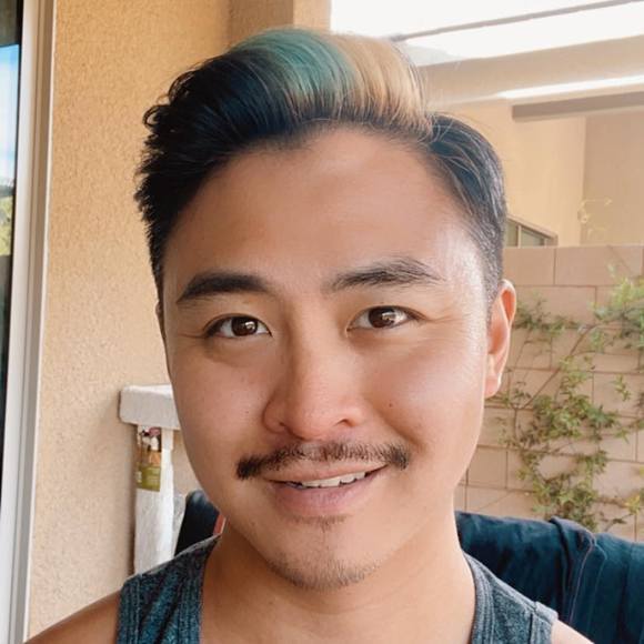 Profile Picture of Daniel Taing (@dtaingy) on Poshmark