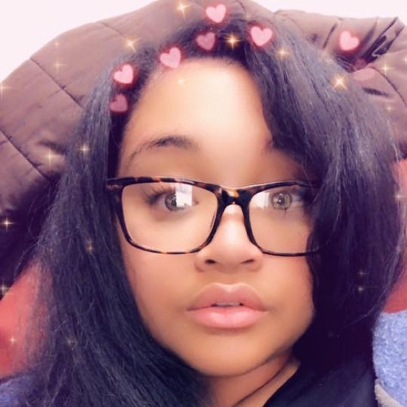 Profile Picture of Aliyah Wahrmann (@liyahz) on Poshmark