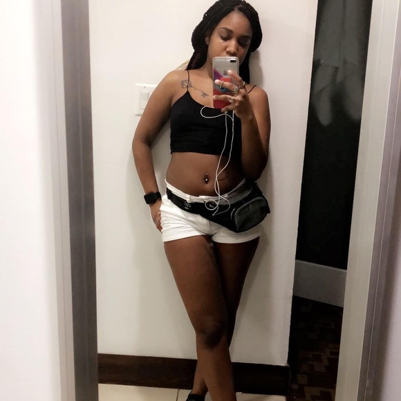 Profile Picture of Dahlia Moore (@dahliamoore) on Poshmark