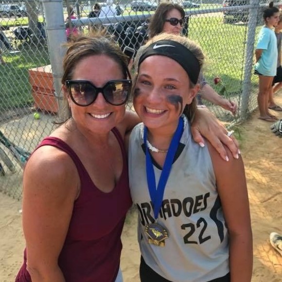 Profile Picture of Julia Maier (@juliamaierrrrr) on Poshmark